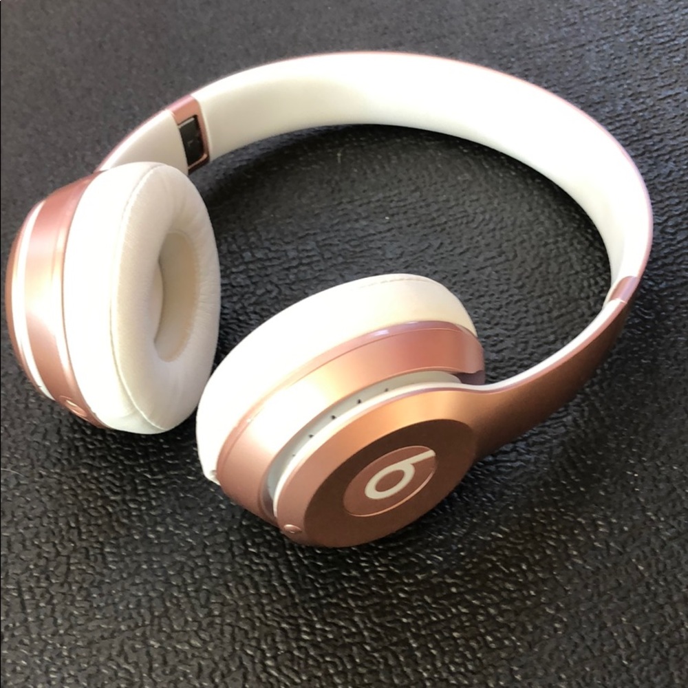 Beats Solo 2 wireless headphones- Rose Gold